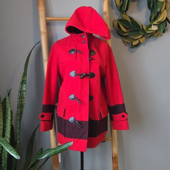 Stylish Red Pea Coat with Toggle Closures - Picture 2 of 11